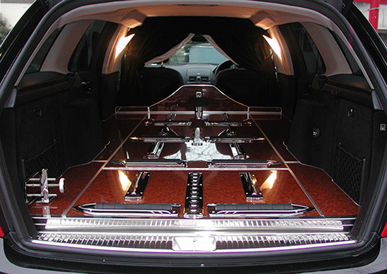 メルセデス・ベンツ Ｃ２００ センター40㎝延長 内部