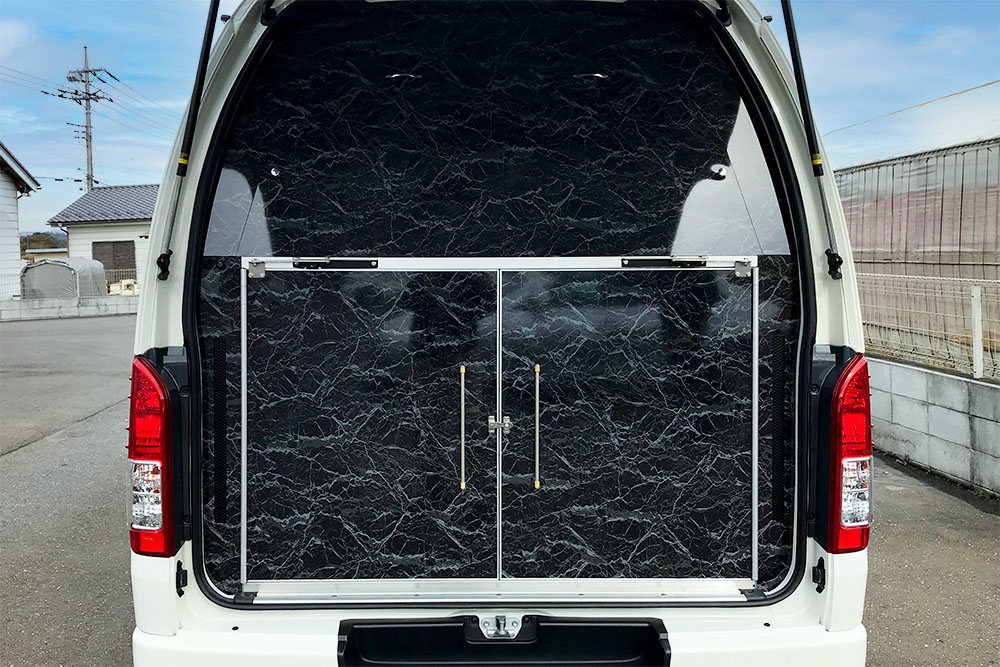 ハイエース４棺収納 油圧式棺台（保冷式４棺収納）内部１